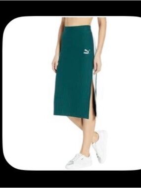 Puma ribbed dark teal crop top and skirt set!